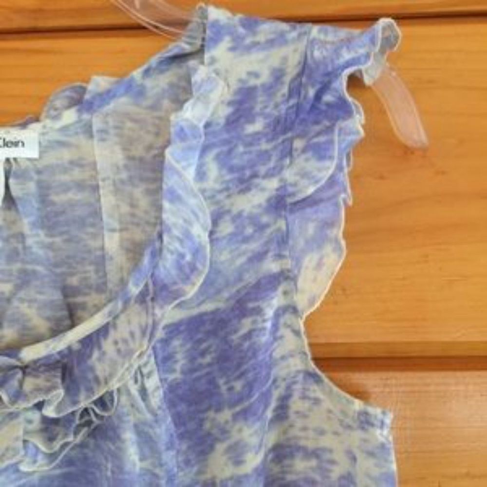 Calvin Klein Pretty Top, Ruffled Trim M - Picture 2 of 3